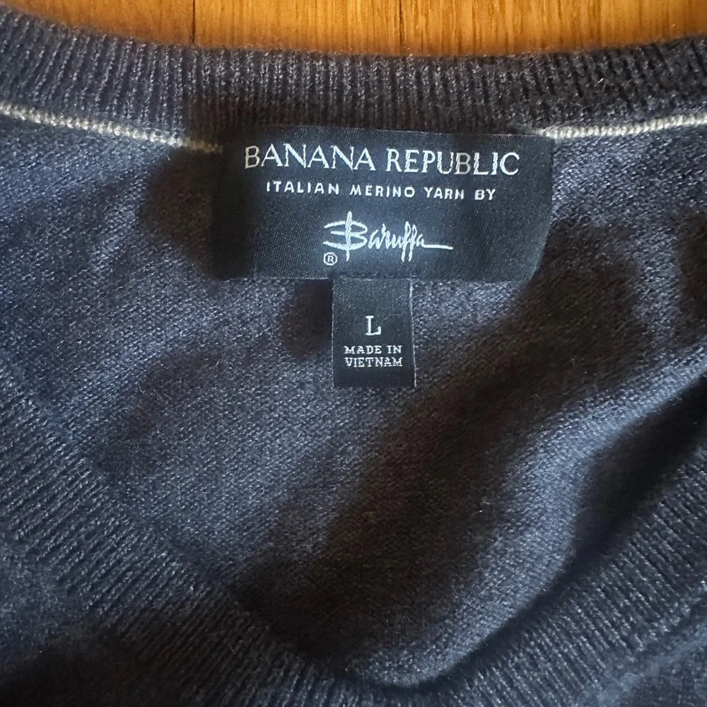 Banana Republic Baruffa Mens Charcoal Merino Wool V- Neck Sweater, Size L